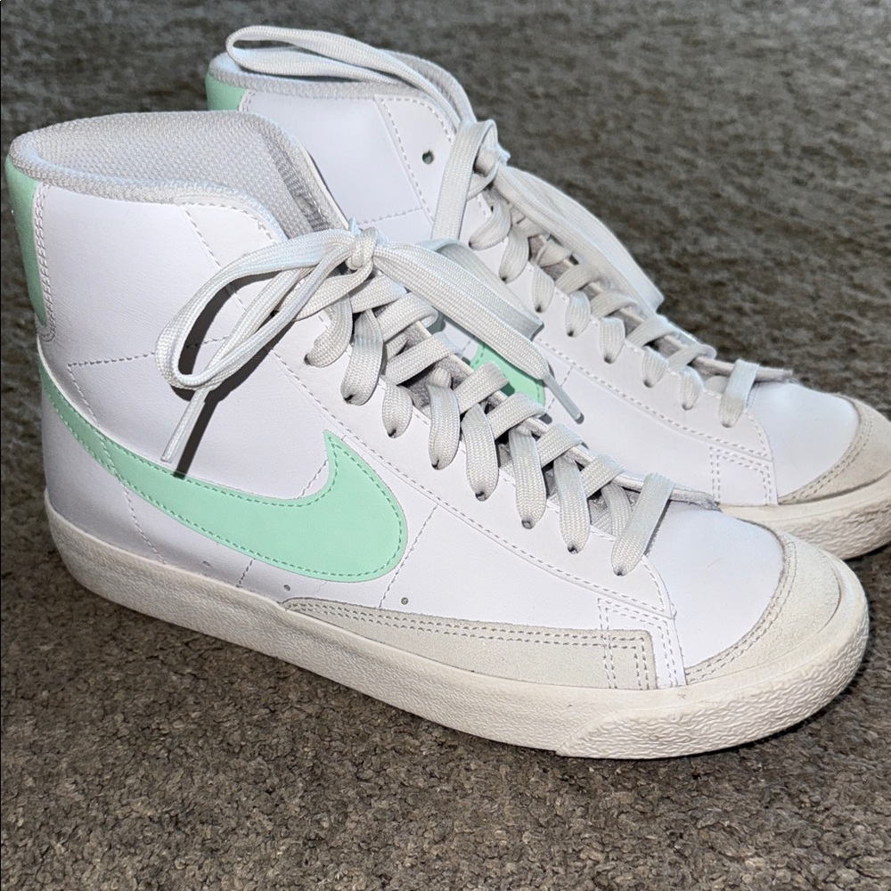 Nike Blazers high top White and Mint Sneakers